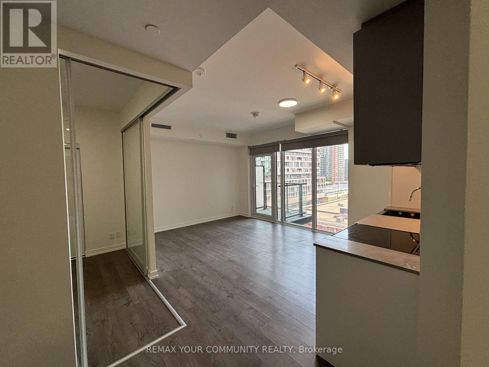 601 - 270 Dufferin Street, Toronto, Ontario  M6K 0H8 - Photo 3 - W13587526