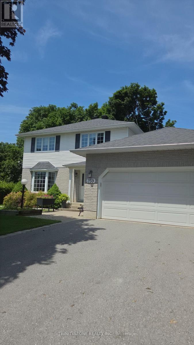 259 Lake Avenue E, Carleton Place, Ontario  K7C 1J4 - Photo 2 - X12958442