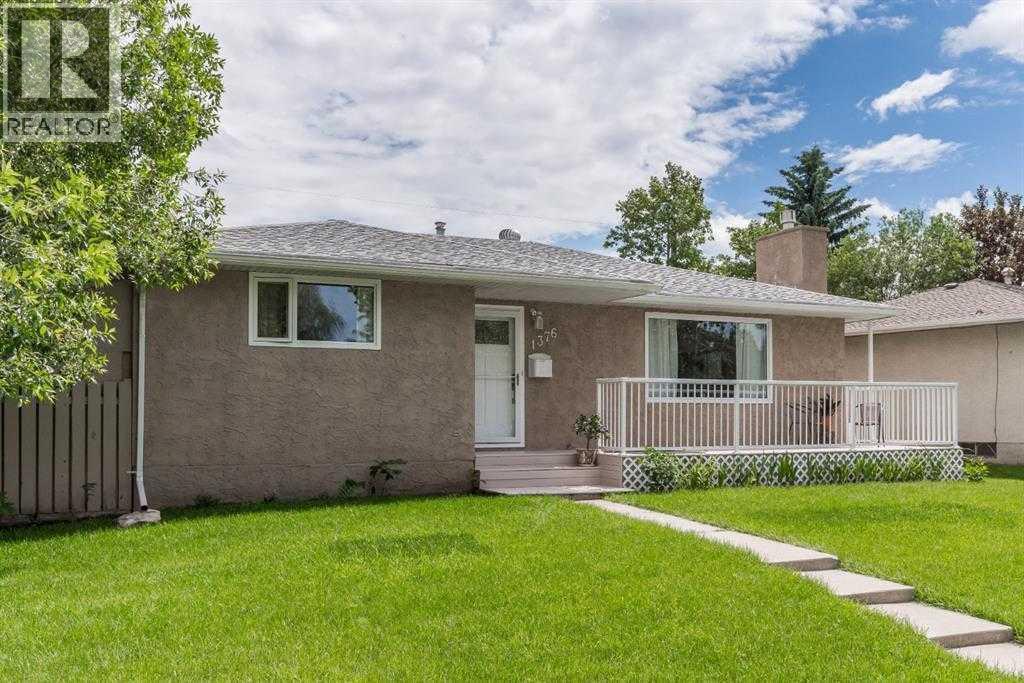 1376 Lake Sylvan Drive Se, Calgary, Alberta  T2J 3C8 - Photo 1 - A2330473