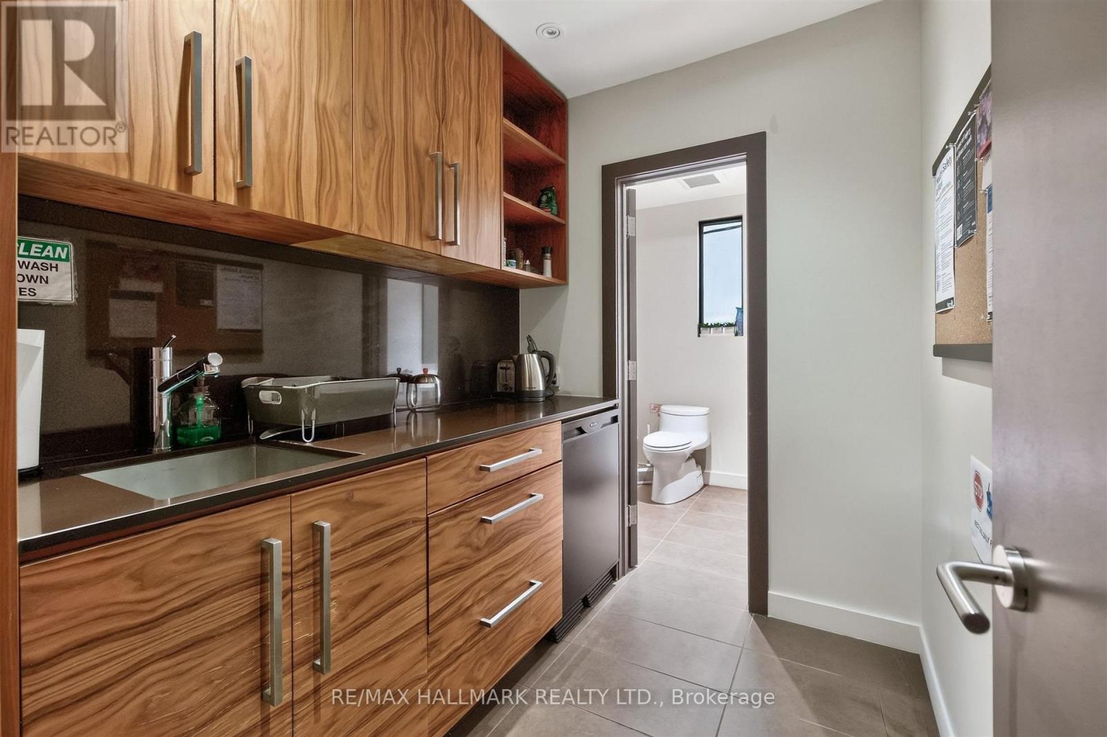 3 Rowanwood Avenue E, Toronto, Ontario  M4W 1Y5 - Photo 8 - C13562128
