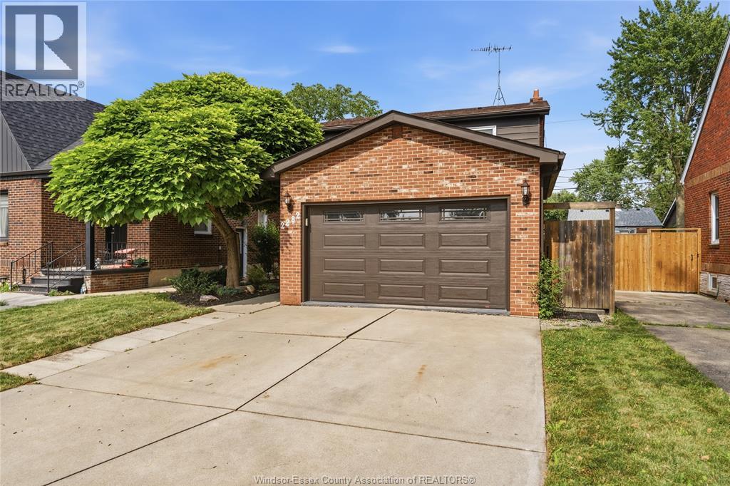2282 Woodlawn, Windsor, Ontario  N8W 2H3 - Photo 2 - 26017513