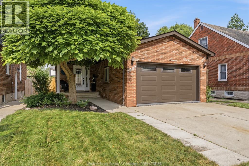 2282 Woodlawn, Windsor, Ontario  N8W 2H3 - Photo 3 - 26017513