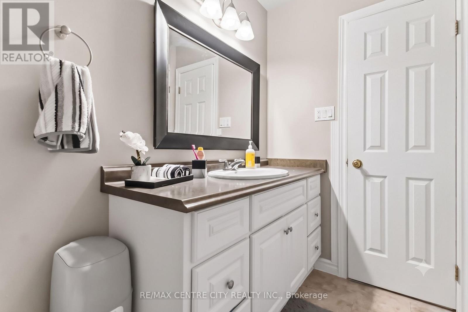 423 Everglade Crescent, London North, Ontario  N6H 4M8 - Photo 7 - X13579510