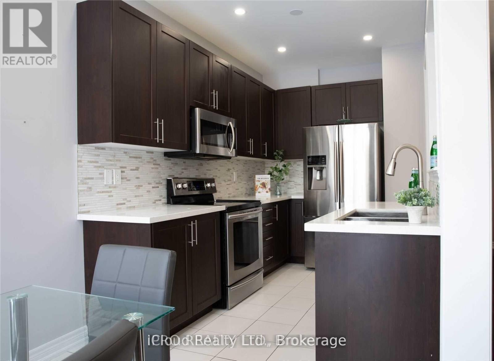 5 Chesterwood Crescent, Brampton, Ontario  L6Y 0Z3 - Photo 5 - W13587780