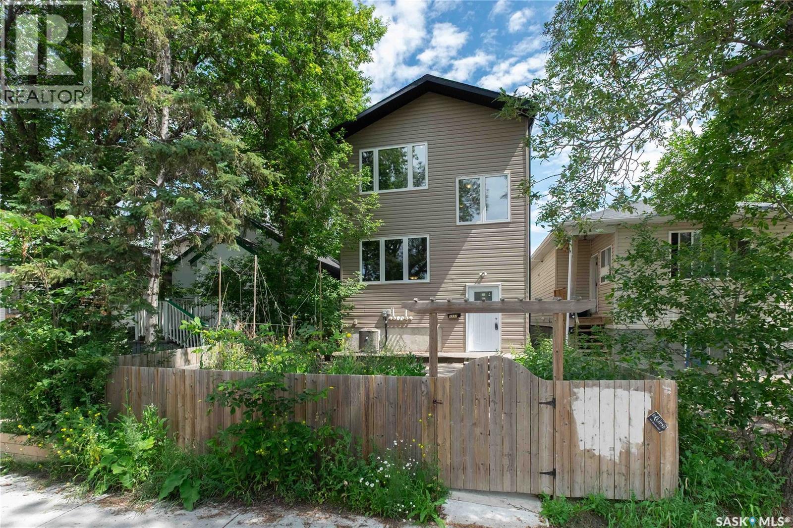 1337 Montague Street, Regina, Saskatchewan  S4T 3J1 - Photo 2 - SK042813