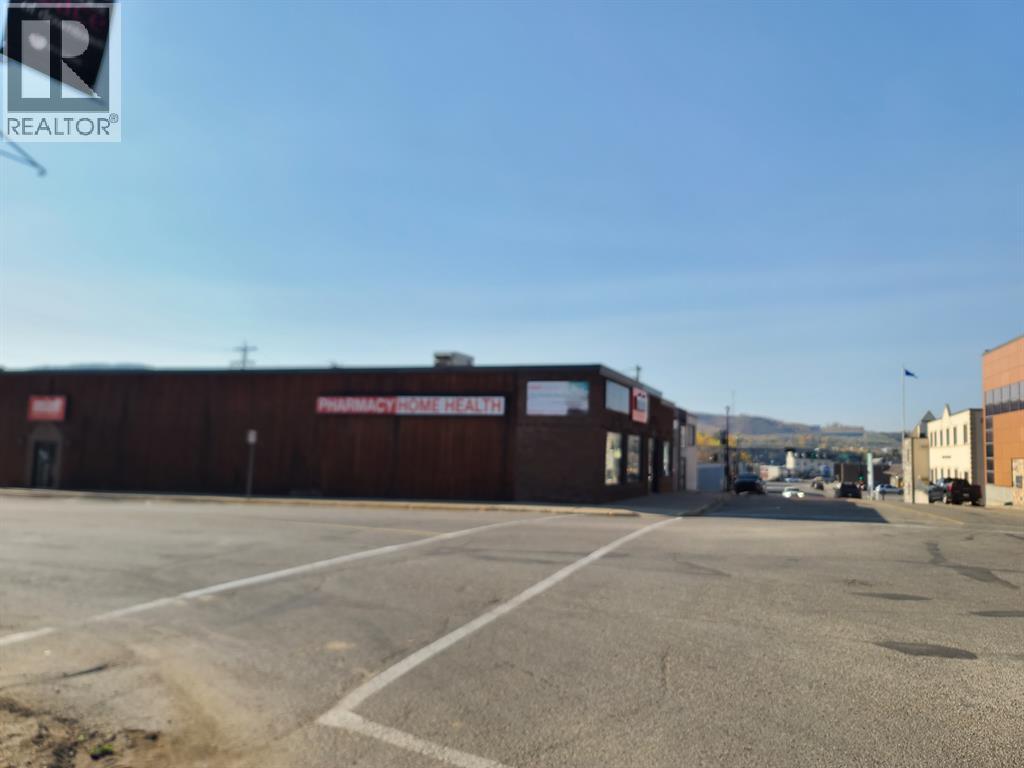 10013 100 Avenue, Peace River, Alberta  T8S 2A5 - Photo 2 - A2298525