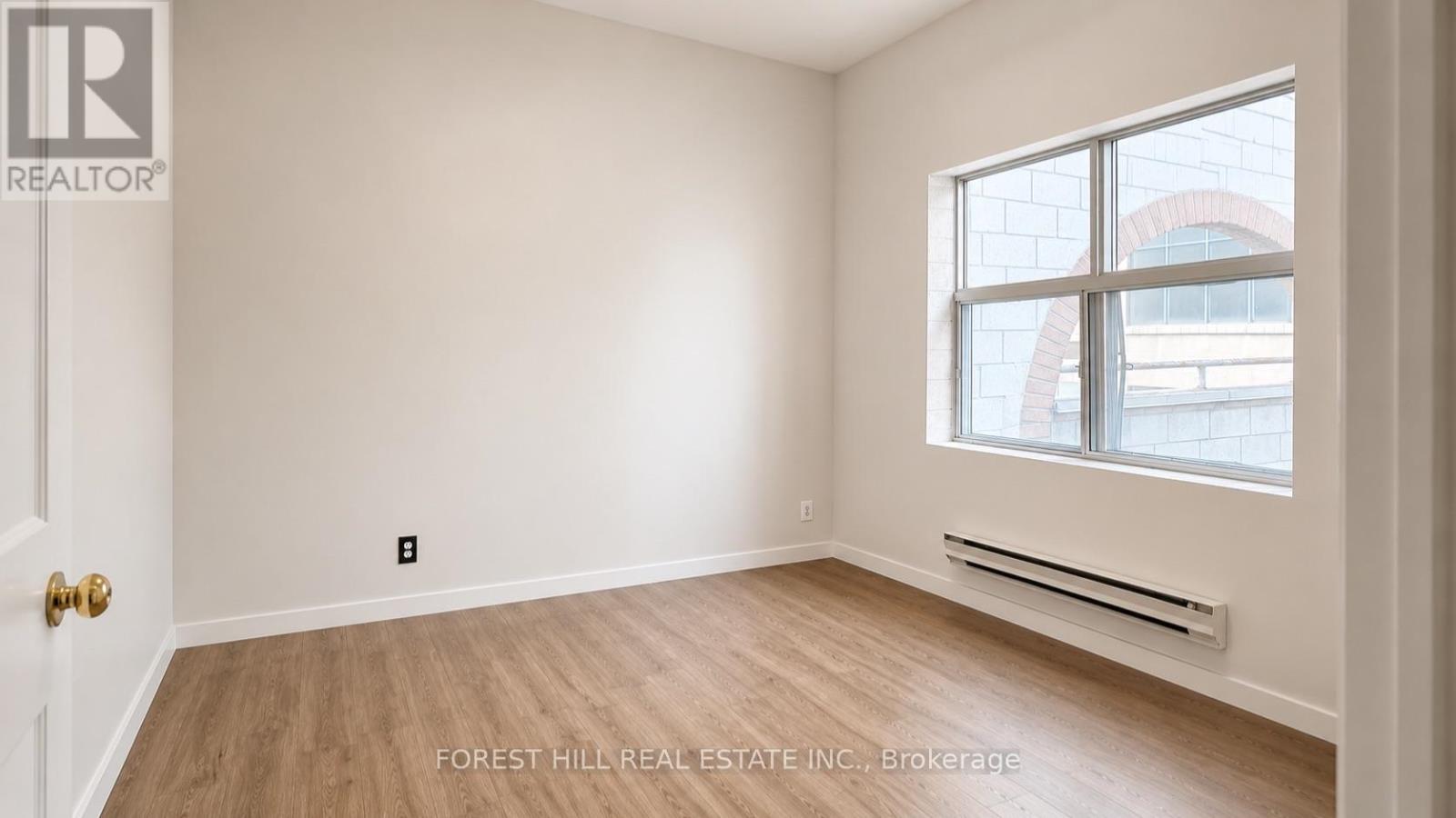 301 - 126 Dundas Street E, Toronto, Ontario  M5B 1E2 - Photo 2 - C13587974