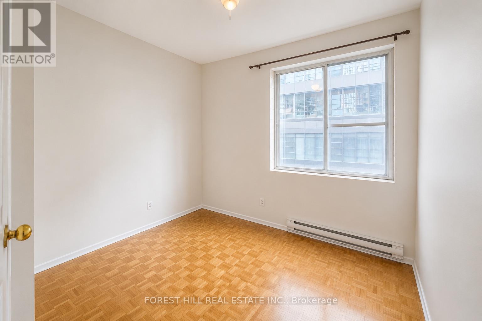 301 - 126 Dundas Street E, Toronto, Ontario  M5B 1E2 - Photo 3 - C13587974