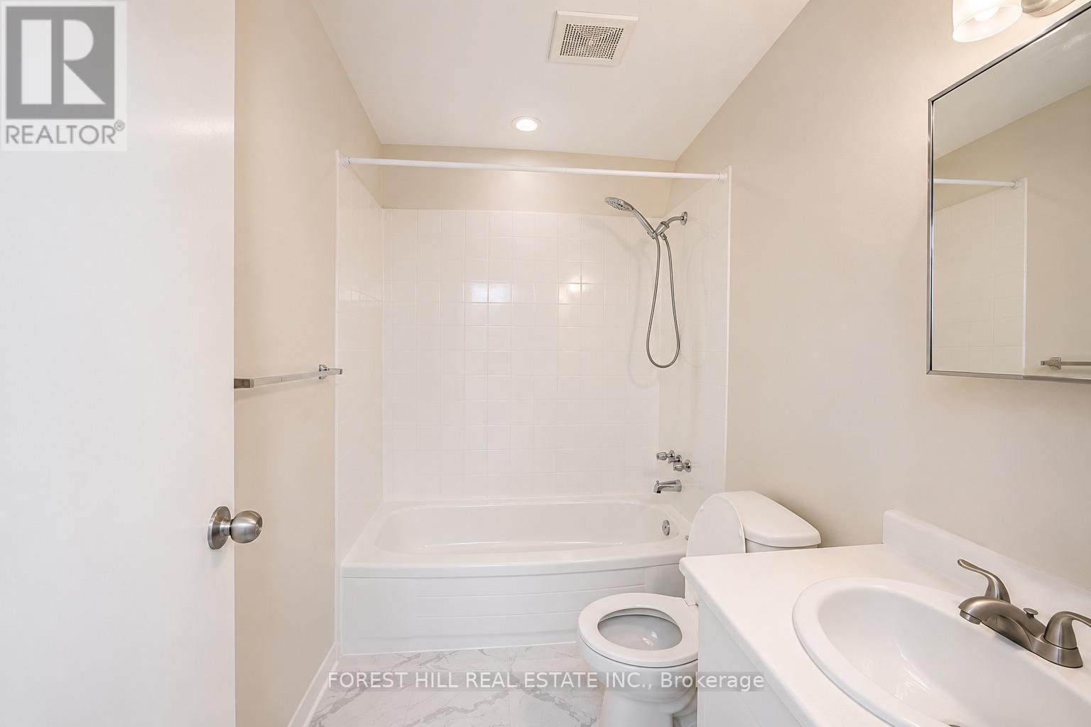 301 - 126 Dundas Street E, Toronto, Ontario  M5B 1E2 - Photo 5 - C13587974