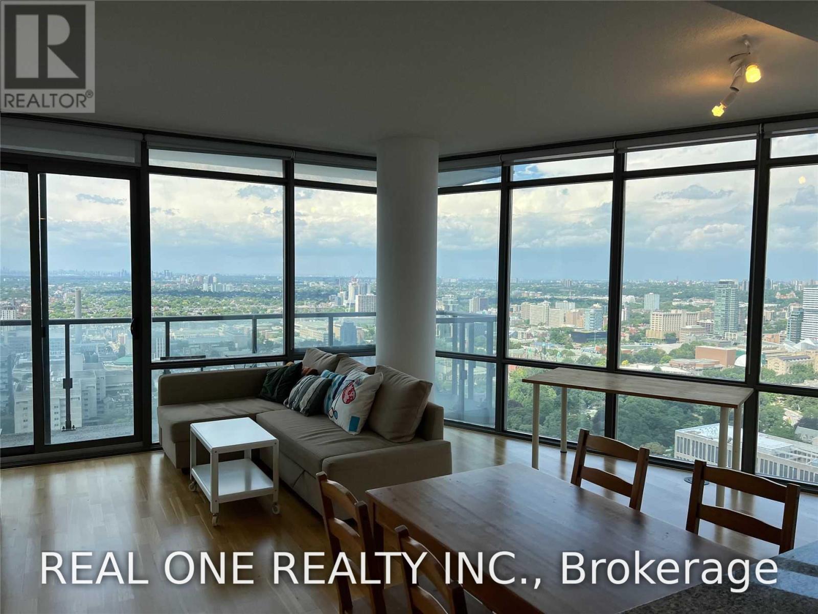 3903 - 832 BAY STREET, Toronto, Ontario
