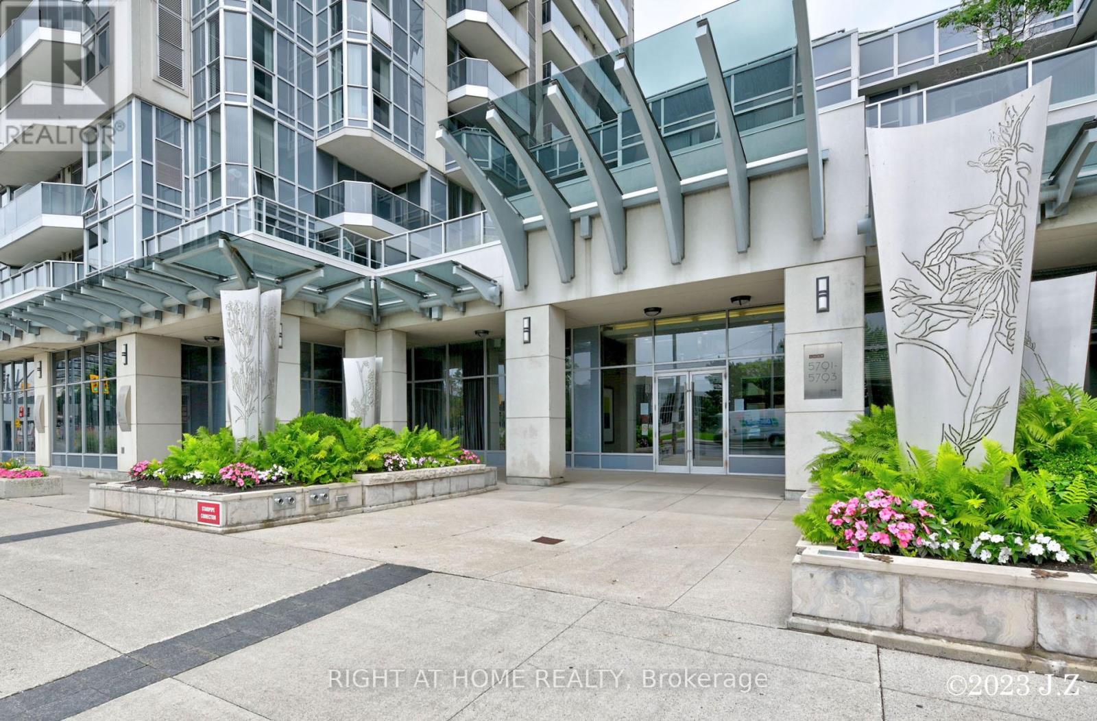 1009 - 5793 Yonge Street, Toronto, Ontario  M2M 0A9 - Photo 2 - C13588108