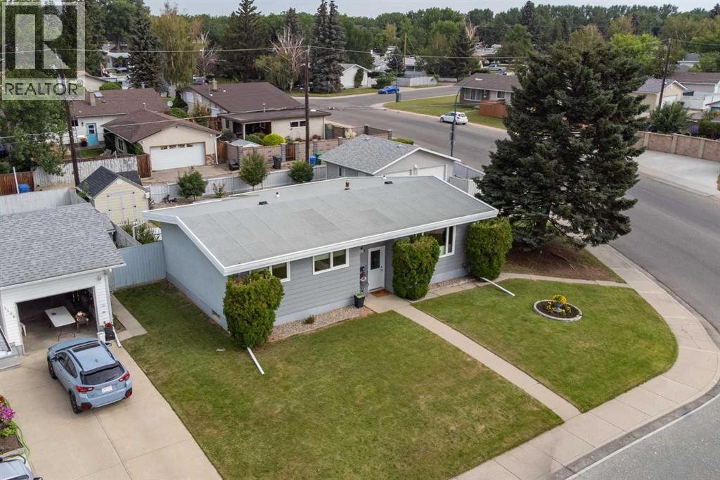 1102 Lakeview Drive S, Lethbridge, Alberta  T1K 3E9 - Photo 2 - A2327988