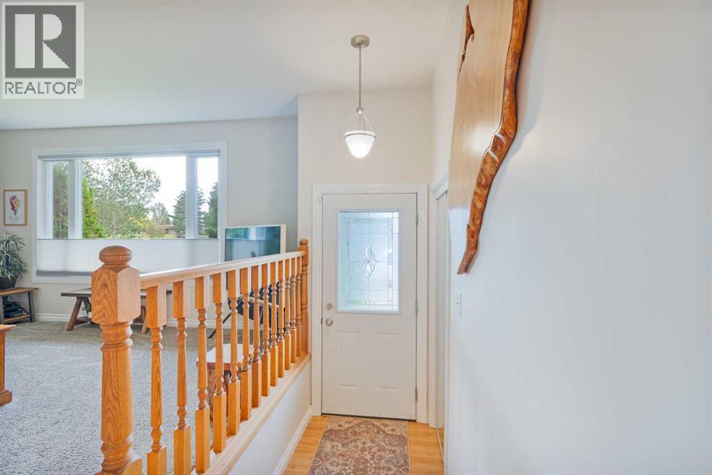 1102 Lakeview Drive S, Lethbridge, Alberta  T1K 3E9 - Photo 3 - A2327988
