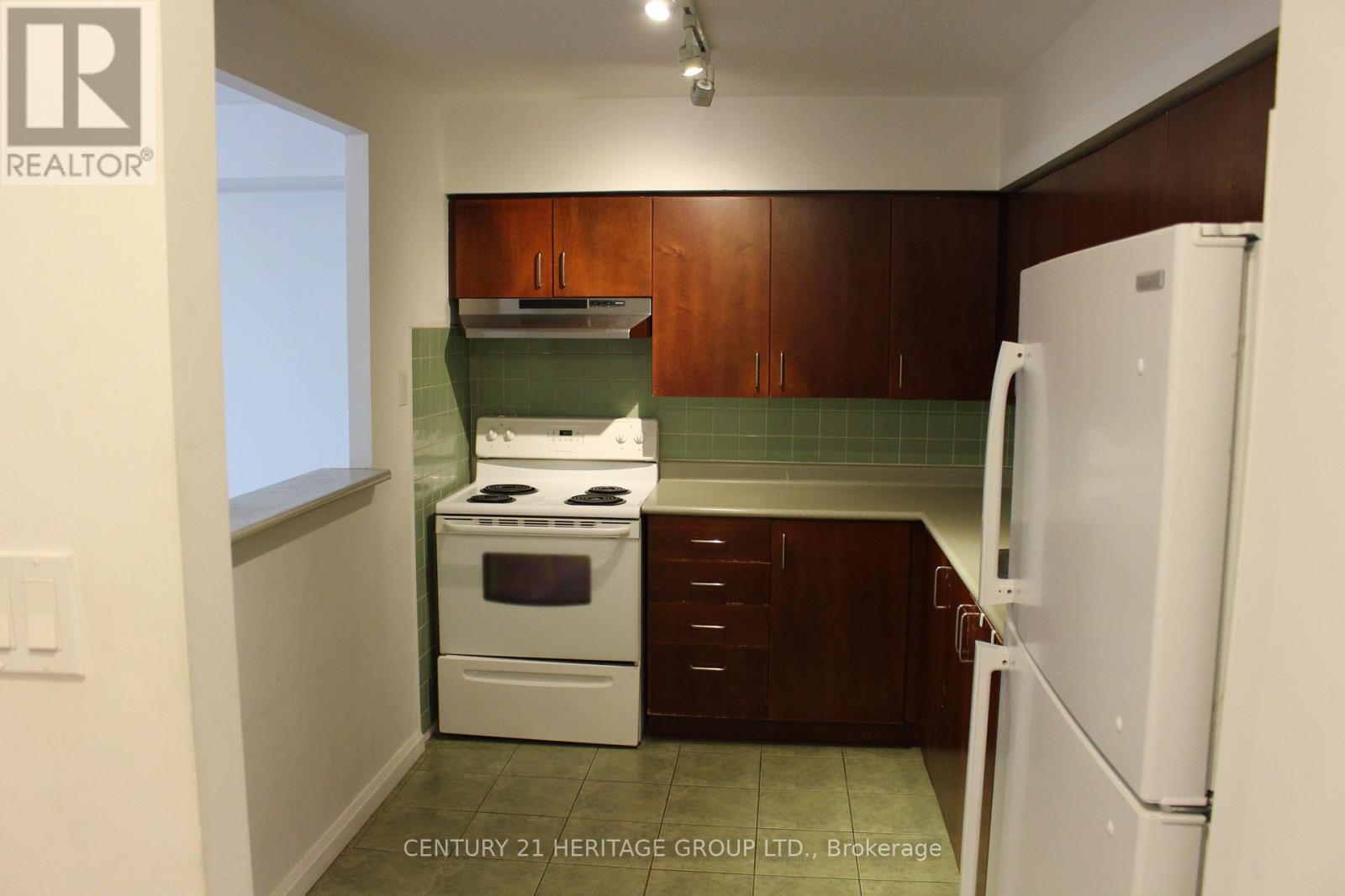 204 - 260 Davis Drive, Newmarket, Ontario  L3Y 7C3 - Photo 2 - N13588072