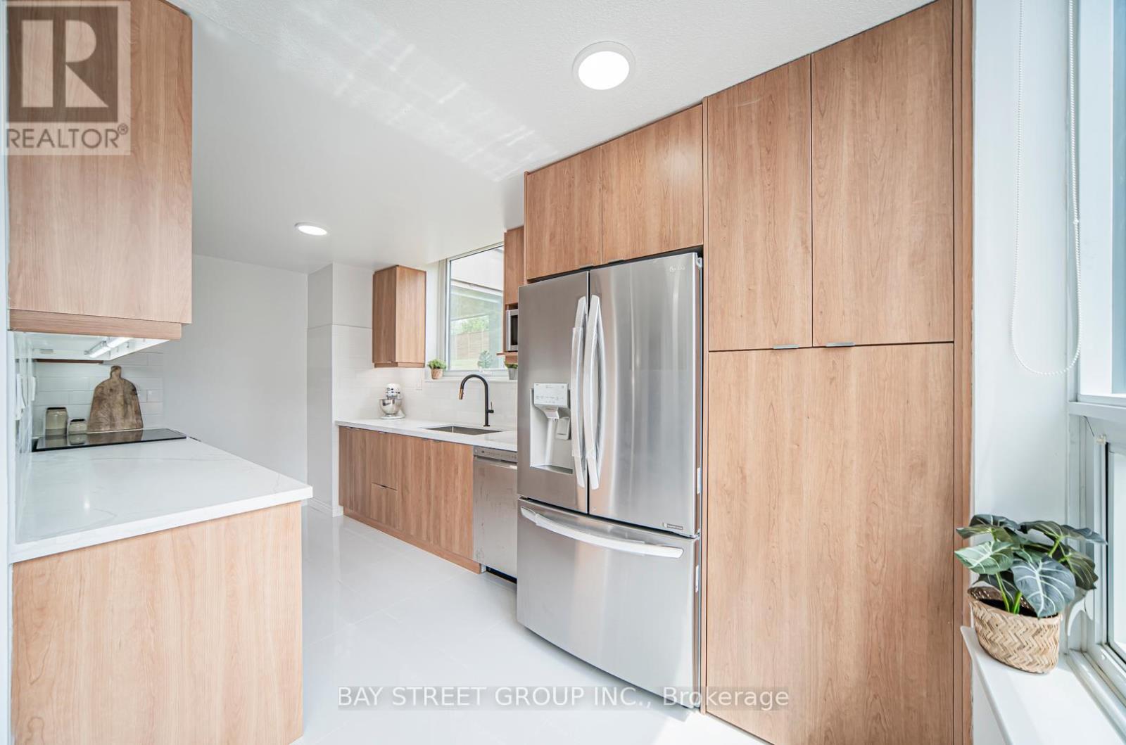 102 - 326 Major Mackenzie Drive E, Richmond Hill, Ontario  L4C 8T4 - Photo 4 - N13588166