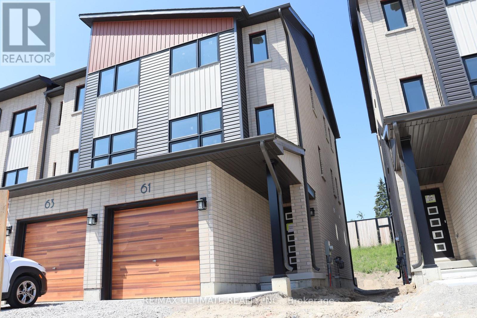 61 FLAN BOULEVARD, barrie, Ontario