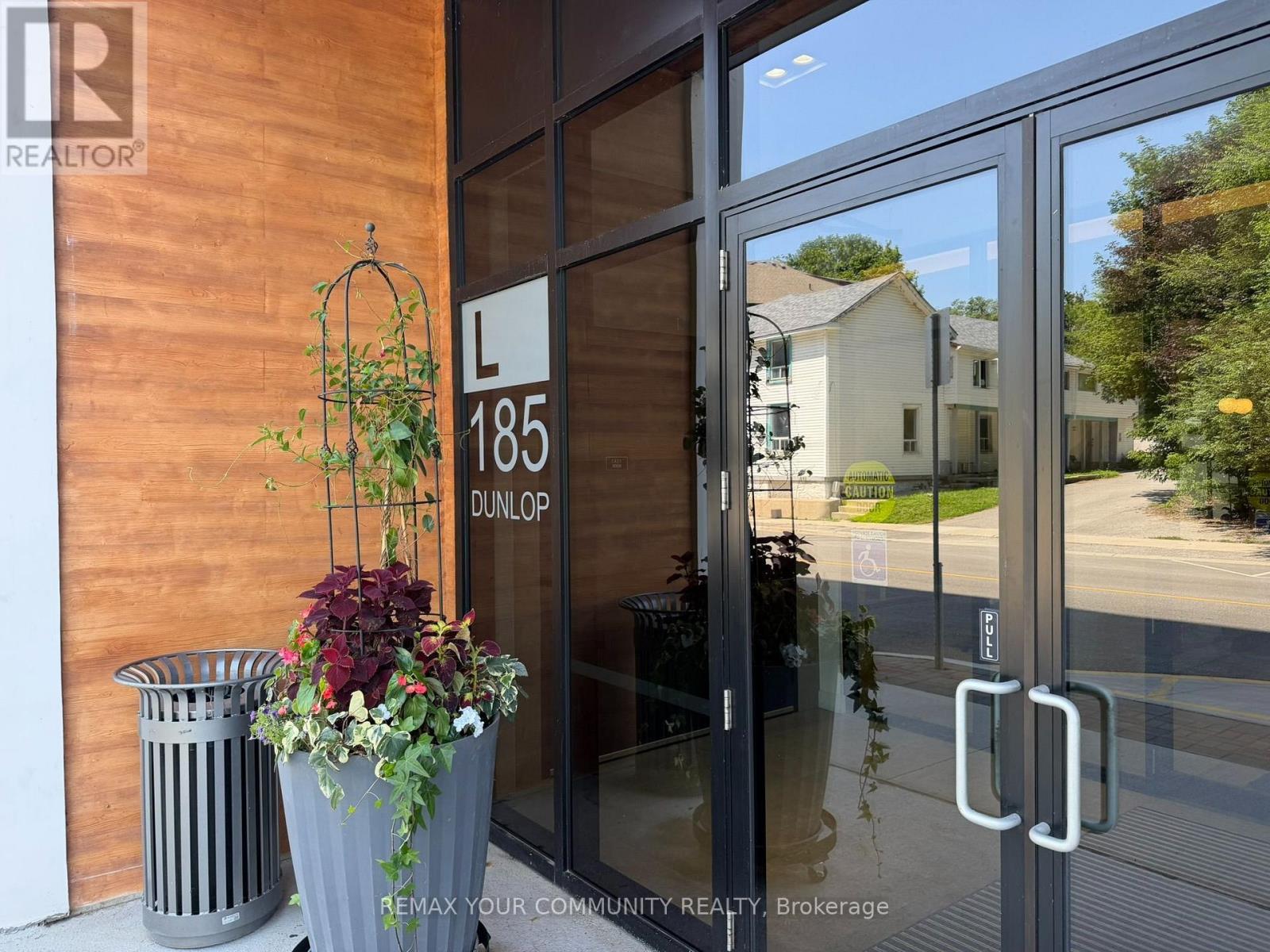303 - 185 Dunlop Street E, Barrie (Lakeshore), Ontario  L4M 0L7 - Photo 3 - S13588244