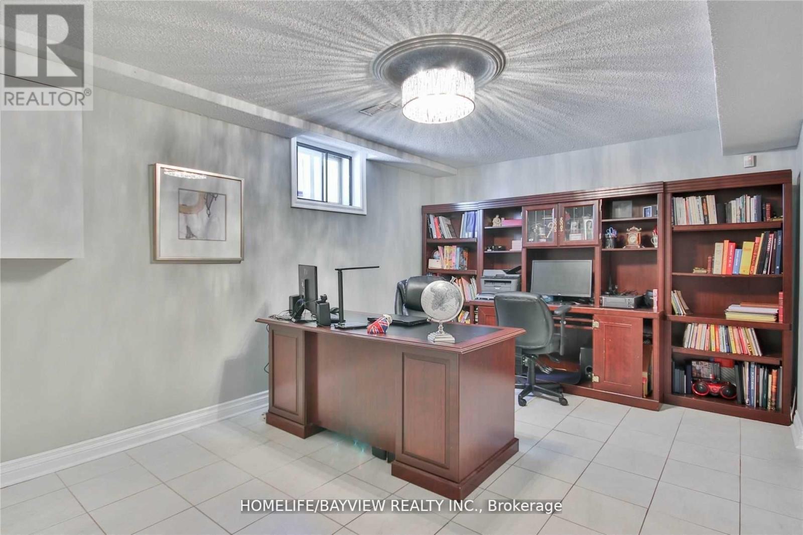 72 Keegan (Lower) Crescent, Toronto, Ontario  M3J 1G2 - Photo 11 - W13588080
