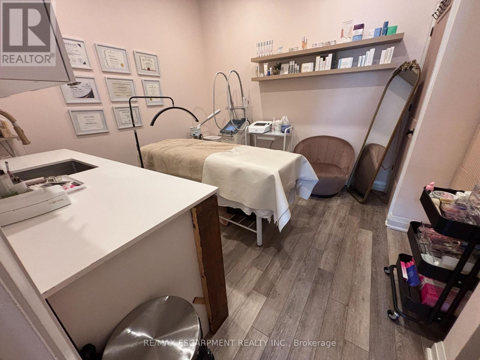 1 - 52 Barton Street E, Hamilton, Ontario  L8L 2V8 - Photo 2 - X13587996