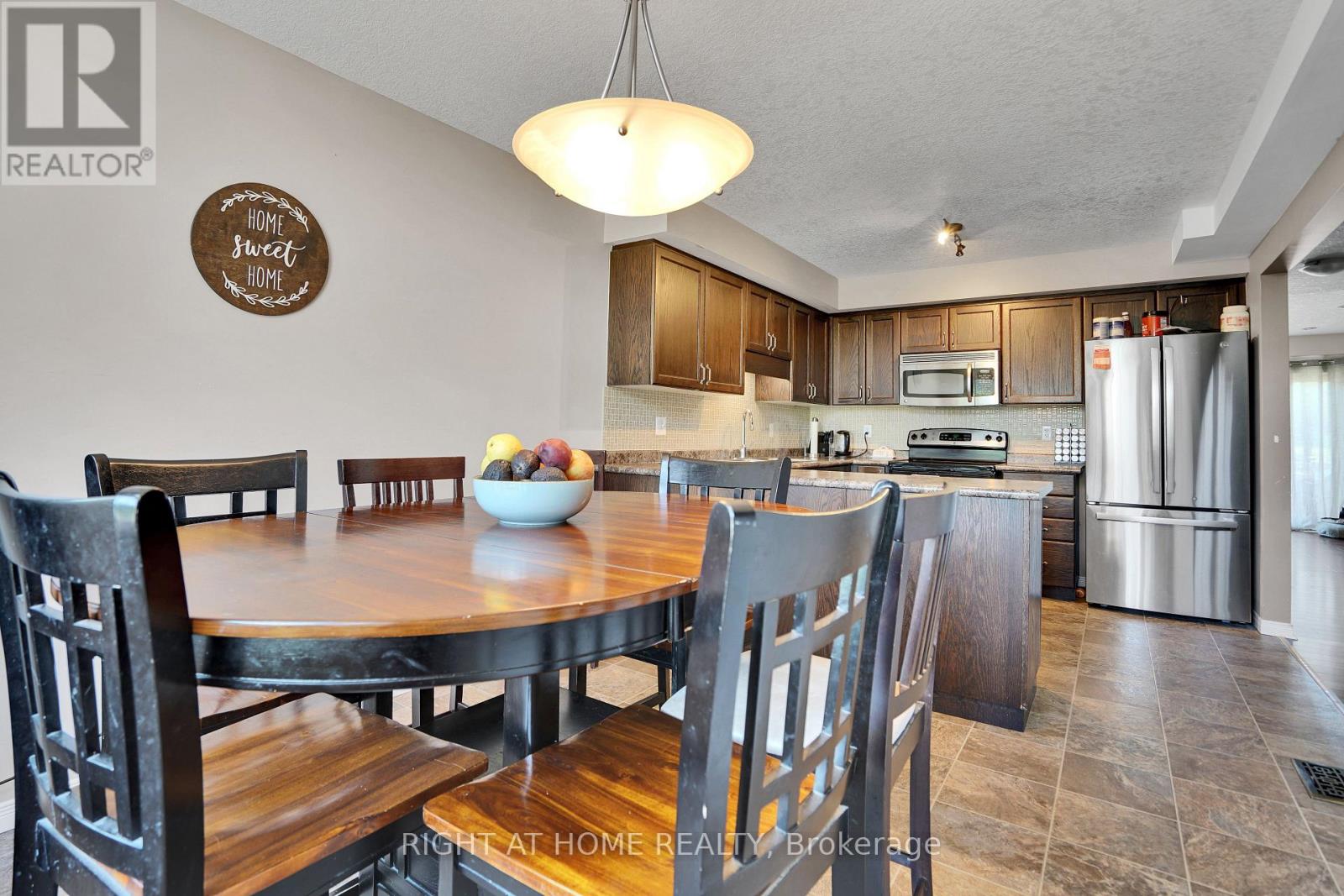 60 Featherstone Street, Kitchener, Ontario  N2R 1Z2 - Photo 9 - X13588202