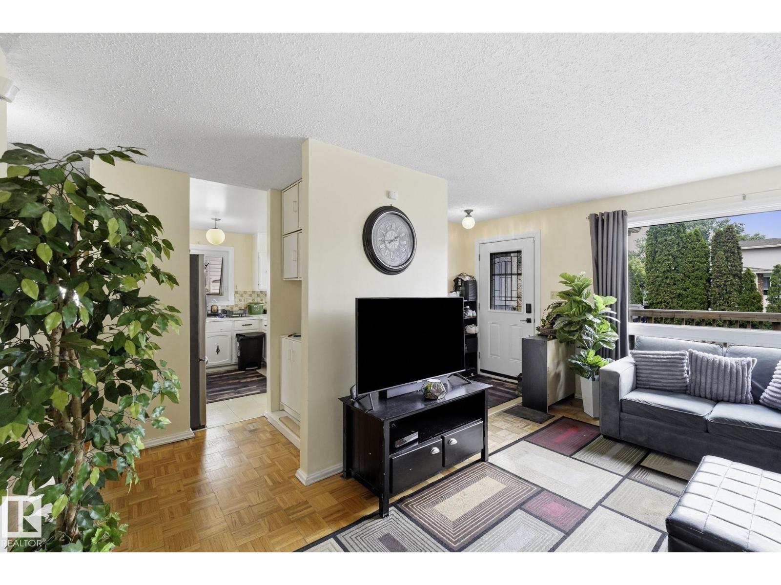 1315 Knottwood Rd E NW, Edmonton, Alberta  T6K 2K5 - Photo 10 - E4499932