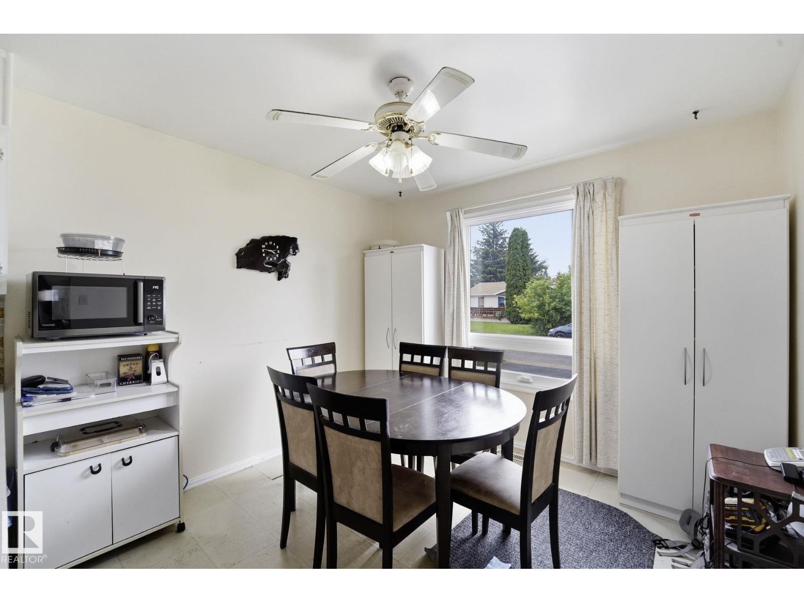 1315 Knottwood Rd E NW, Edmonton, Alberta  T6K 2K5 - Photo 11 - E4499932