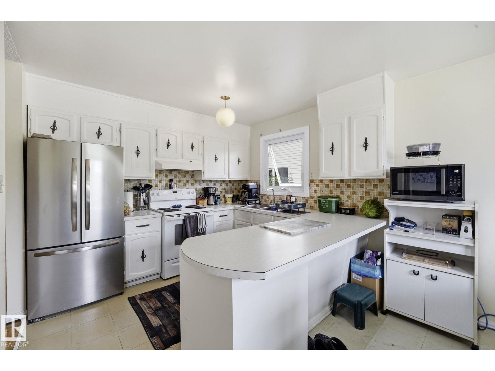 1315 Knottwood Rd E NW, Edmonton, Alberta  T6K 2K5 - Photo 13 - E4499932