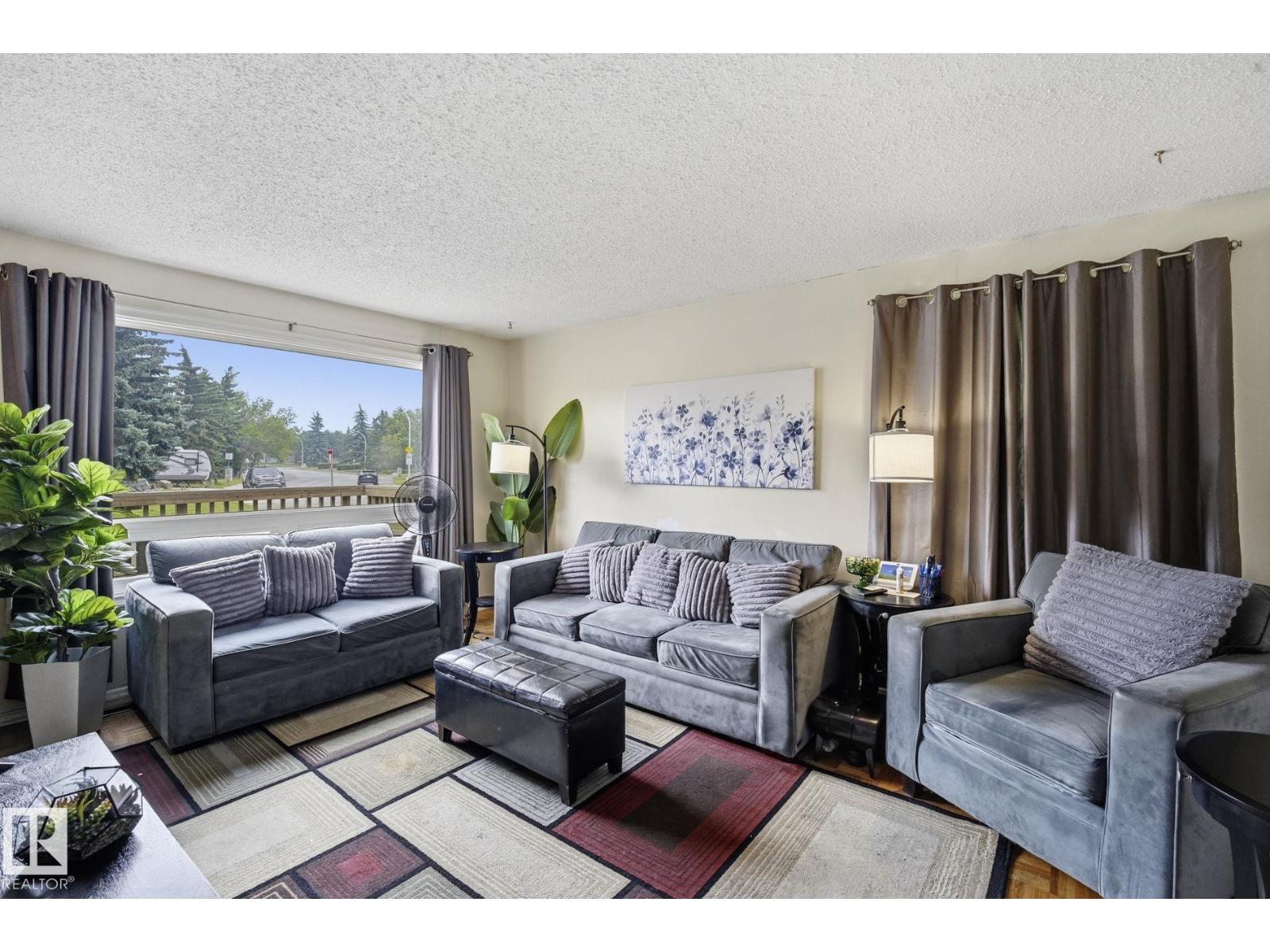 1315 Knottwood Rd E NW, Edmonton, Alberta  T6K 2K5 - Photo 8 - E4499932