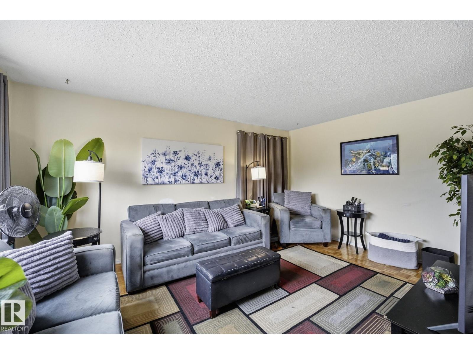 1315 Knottwood Rd E NW, Edmonton, Alberta  T6K 2K5 - Photo 7 - E4499932