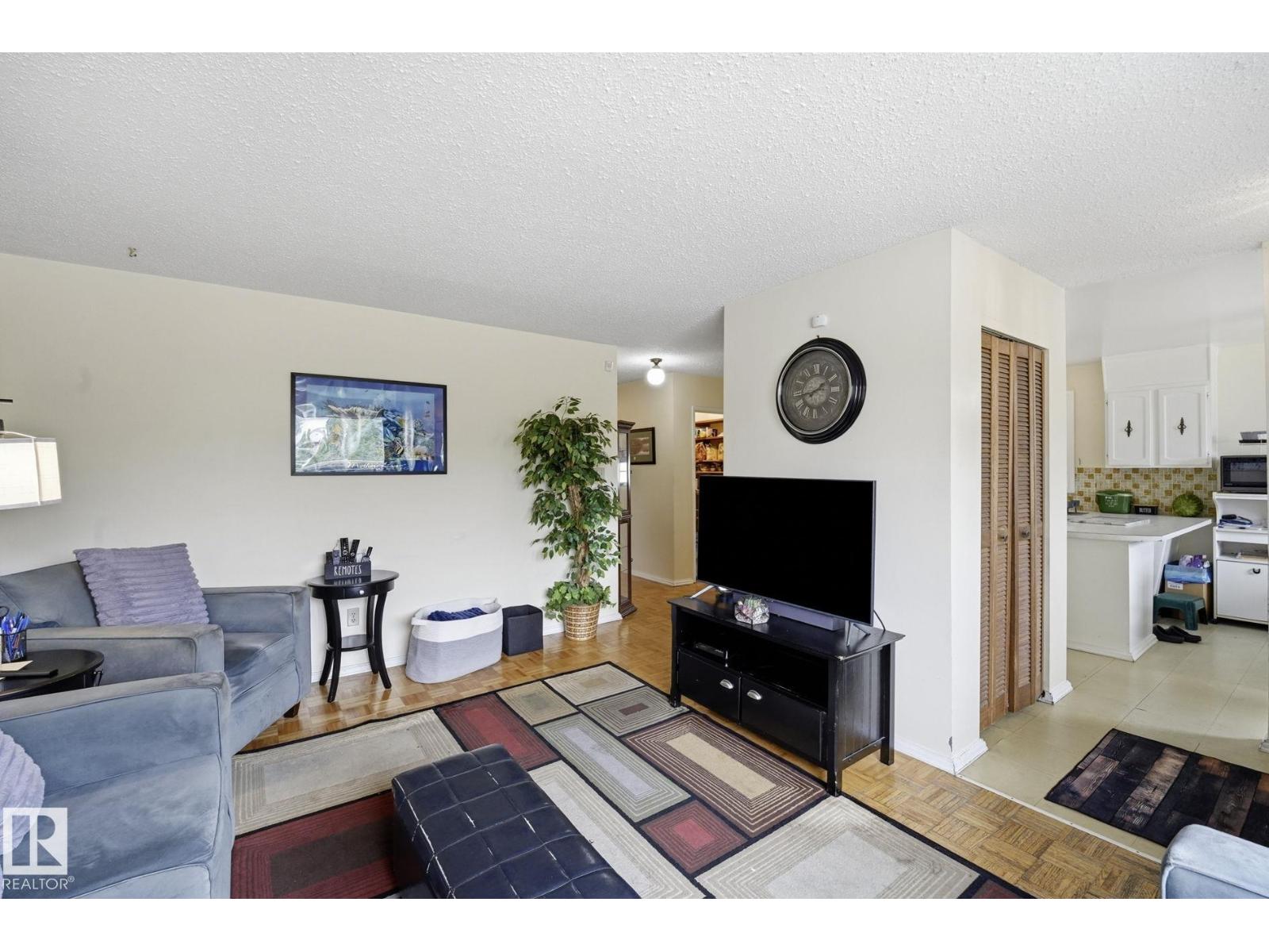 1315 Knottwood Rd E NW, Edmonton, Alberta  T6K 2K5 - Photo 9 - E4499932