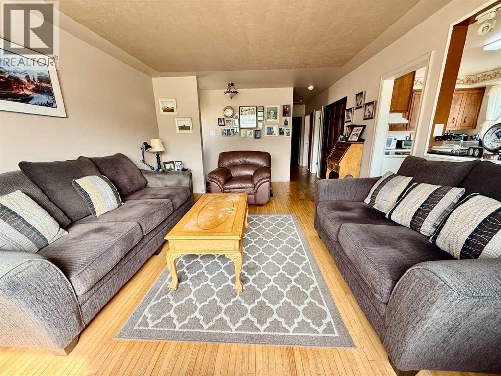114 Bliss Avenue, Hinton, Alberta  T7V 1C2 - Photo 5 - A2317889