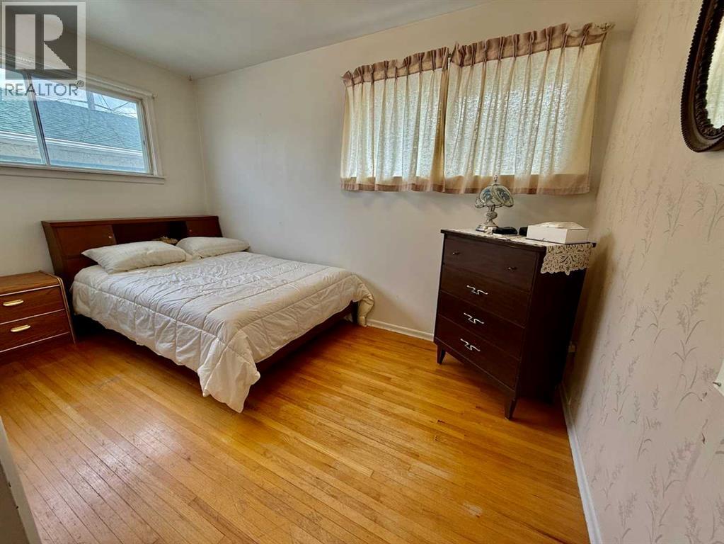 114 Bliss Avenue, Hinton, Alberta  T7V 1C2 - Photo 11 - A2317889