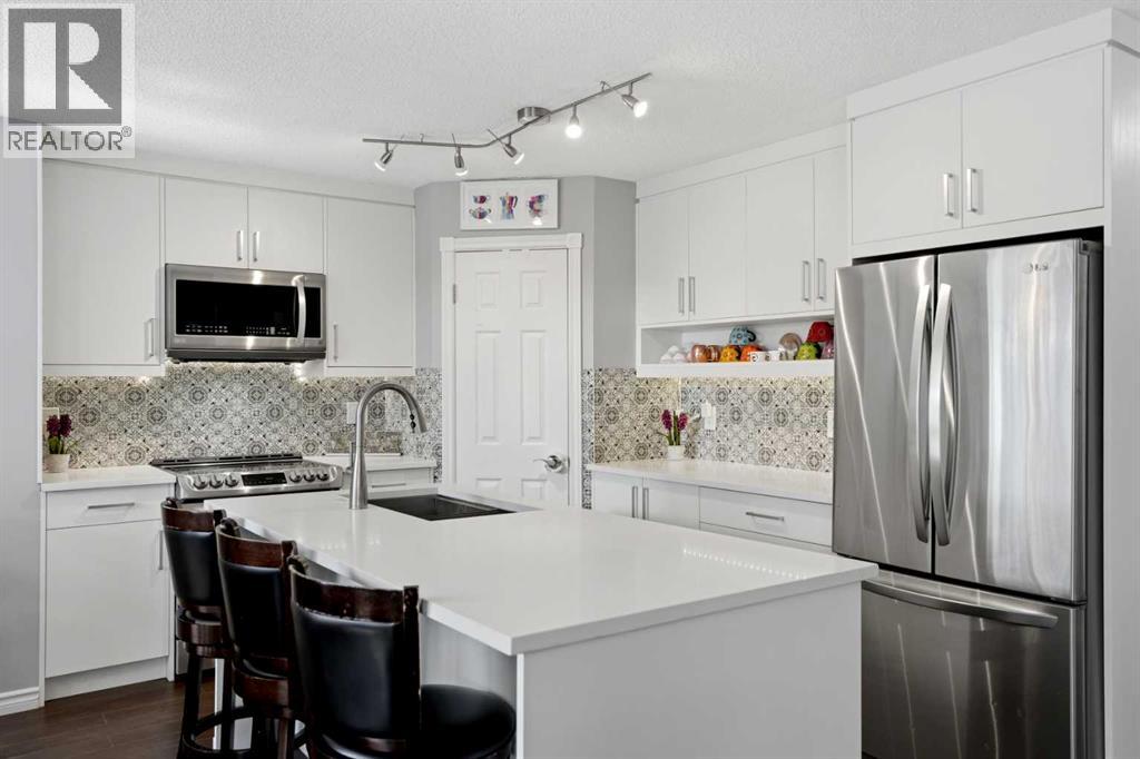 20 Somercrest Grove SW, Calgary, Alberta  T2Y 3M1 - Photo 3 - A2317058