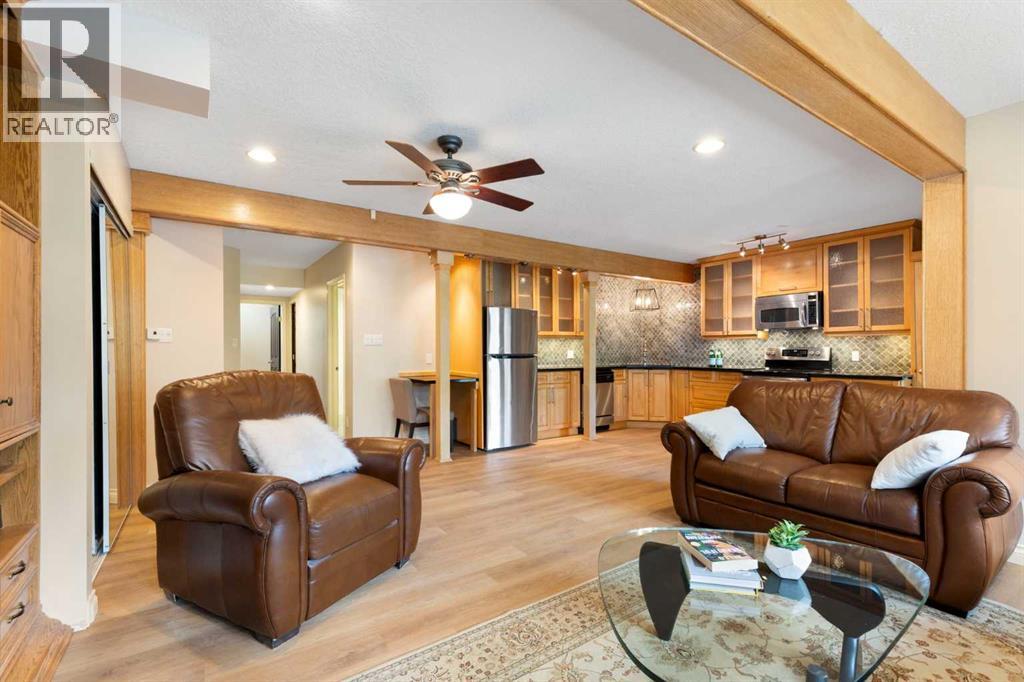 410 Royal Crest Bay Nw, Calgary, Alberta  T3G 4M8 - Photo 19 - A2318303