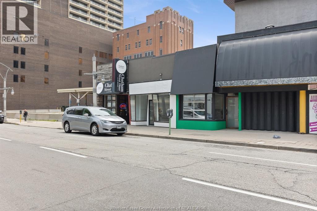 37 Chatham Street East, Windsor, Ontario N9A 2W2 - Photo 3 - 26017572