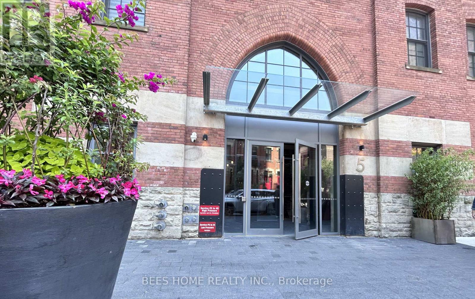 213 - 5 ST JOSEPH STREET, Toronto (Bay Street Corridor)