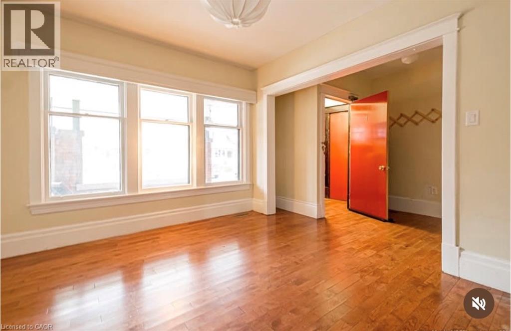 31 St. Clair Avenue, Hamilton, Ontario L7R 3T6 - Photo 2 - 40849502