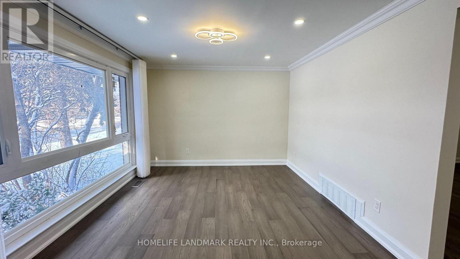 (Main) - 95 Sussex Avenue, Richmond Hill, Ontario  L4C 2E8 - Photo 3 - N13588334