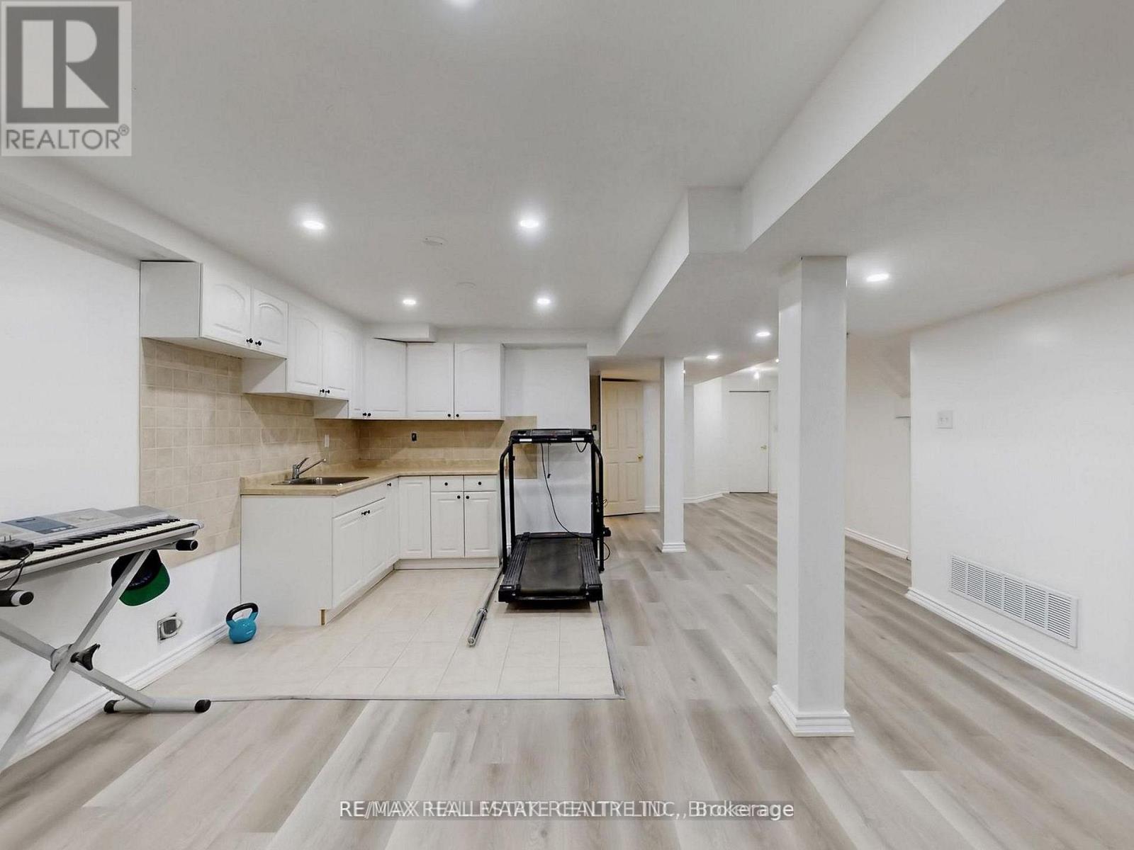 (Basement) - 671 Deckhouse Court, Mississauga, Ontario L5W 1P9 - Photo 2 - W13581918