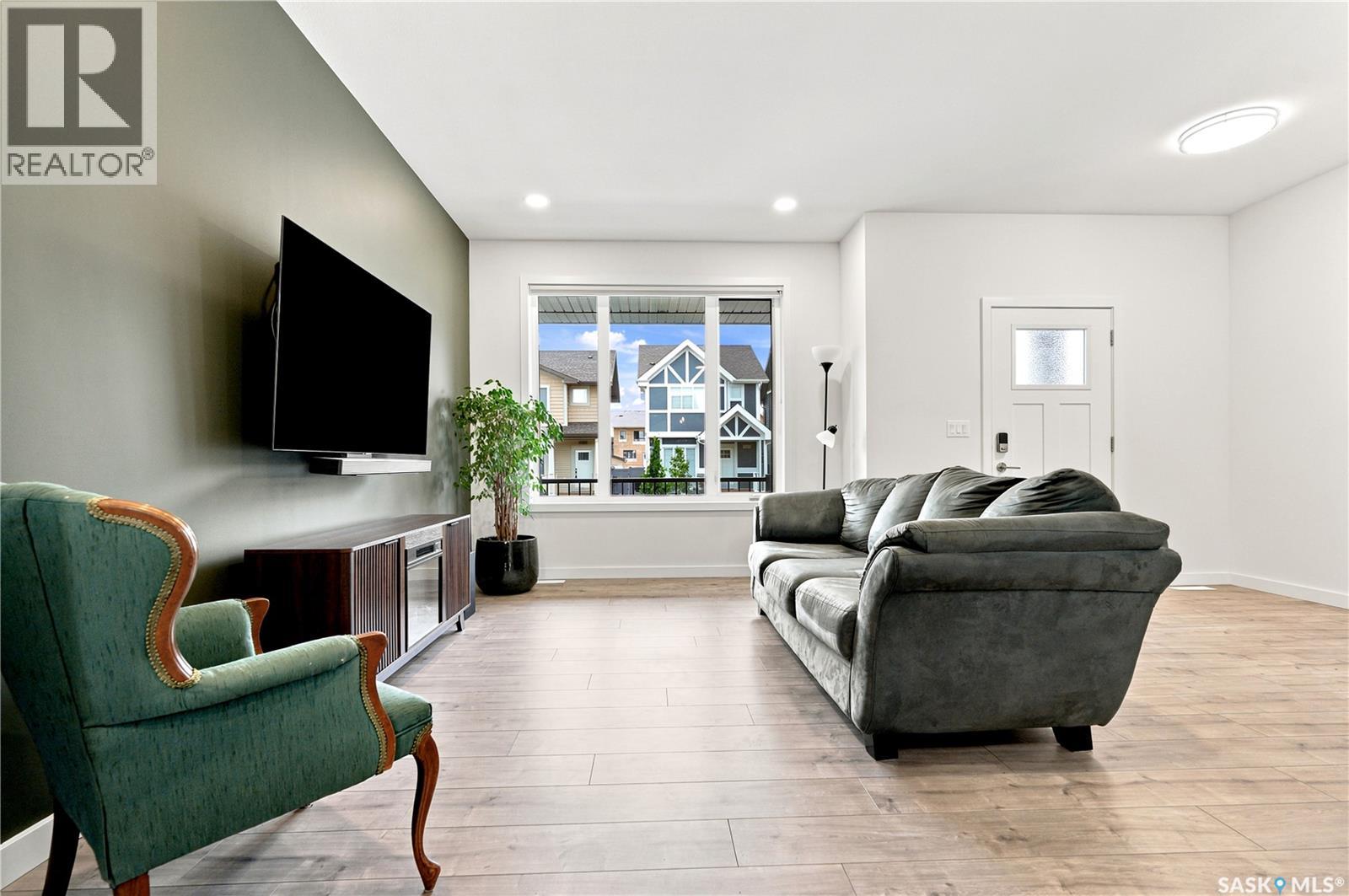 1054 Brighton Gate, Saskatoon, Saskatchewan  S7V 1S6 - Photo 4 - SK042905