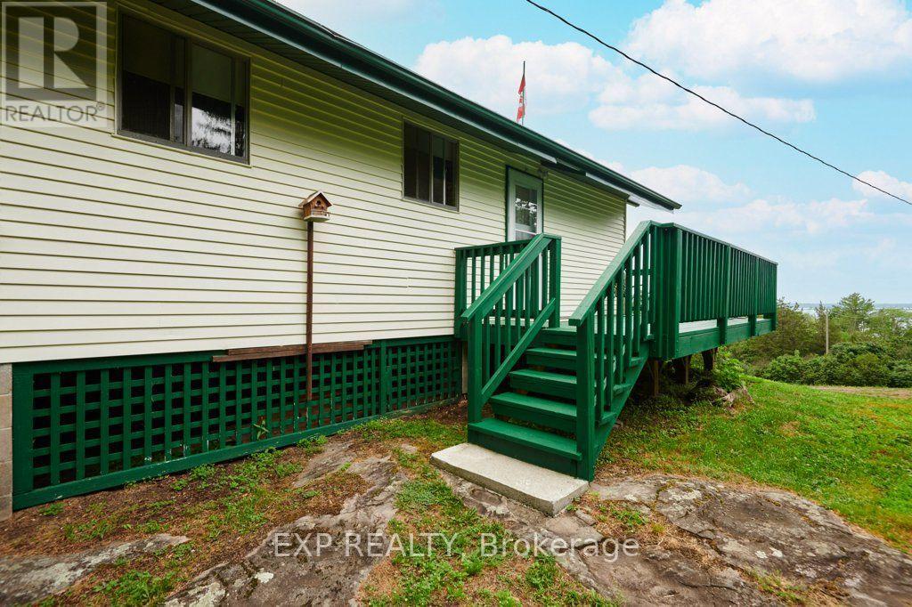 11 Goodbody Crescent, Front Of Yonge, Ontario K0E 1R0 - Photo 3 - X13588488