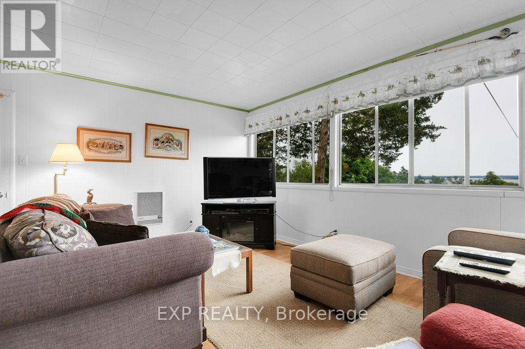 11 Goodbody Crescent, Front Of Yonge, Ontario  K0E 1R0 - Photo 8 - X13588488