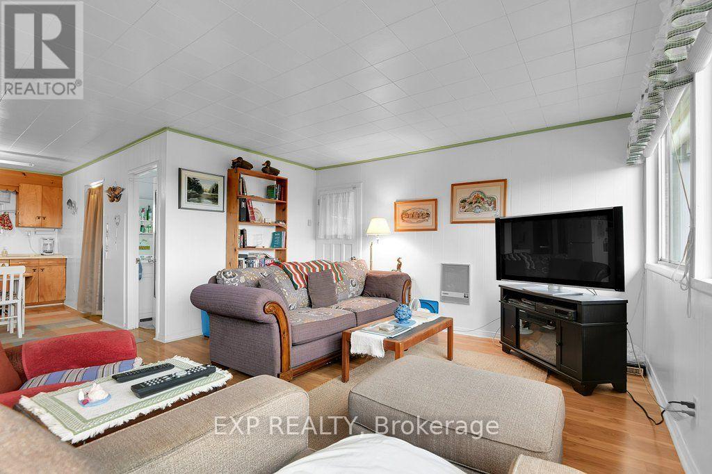 11 Goodbody Crescent, Front Of Yonge, Ontario  K0E 1R0 - Photo 9 - X13588488