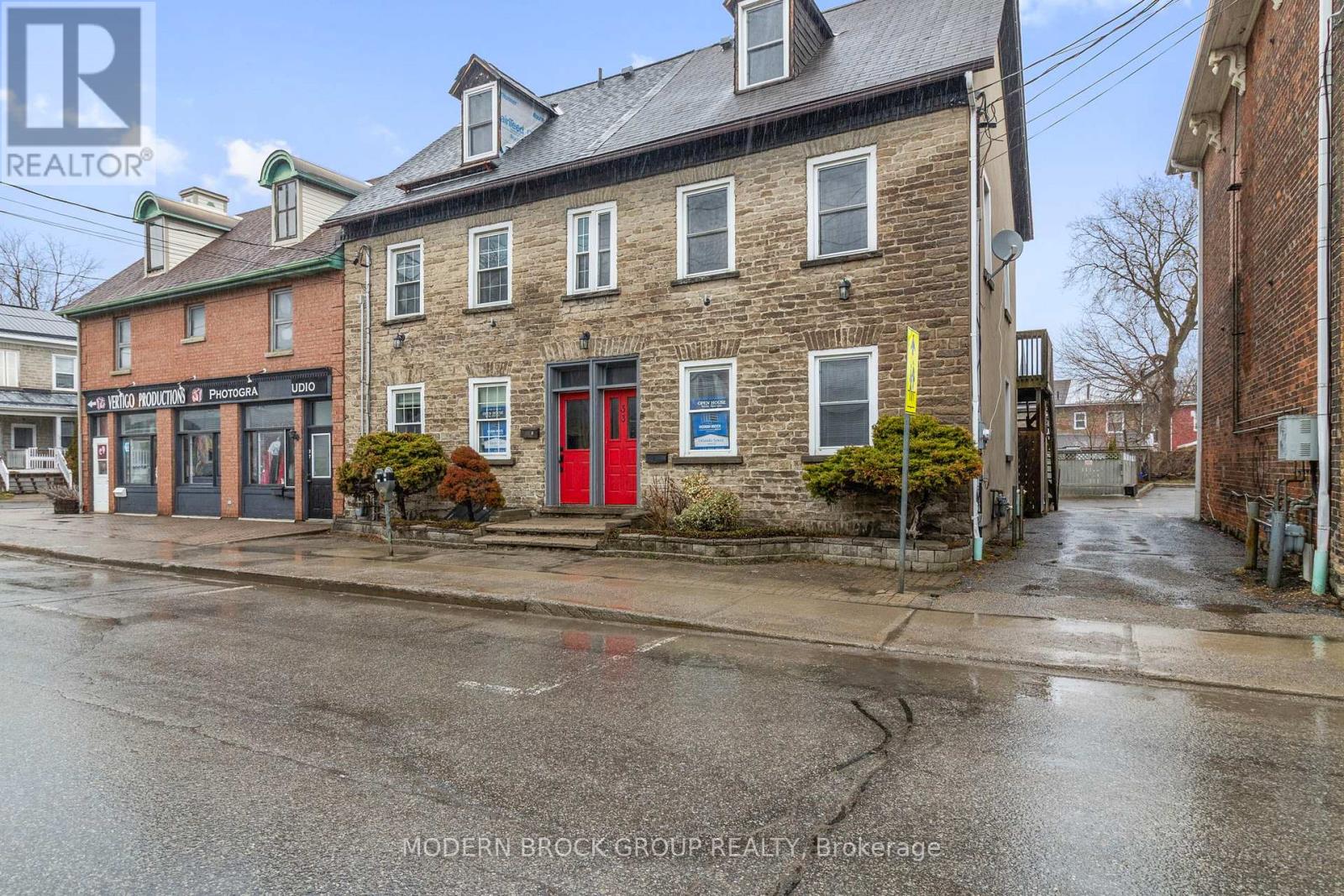 33 Perth Street, Brockville, Ontario K6V 5C3 - Photo 2 - X13588524