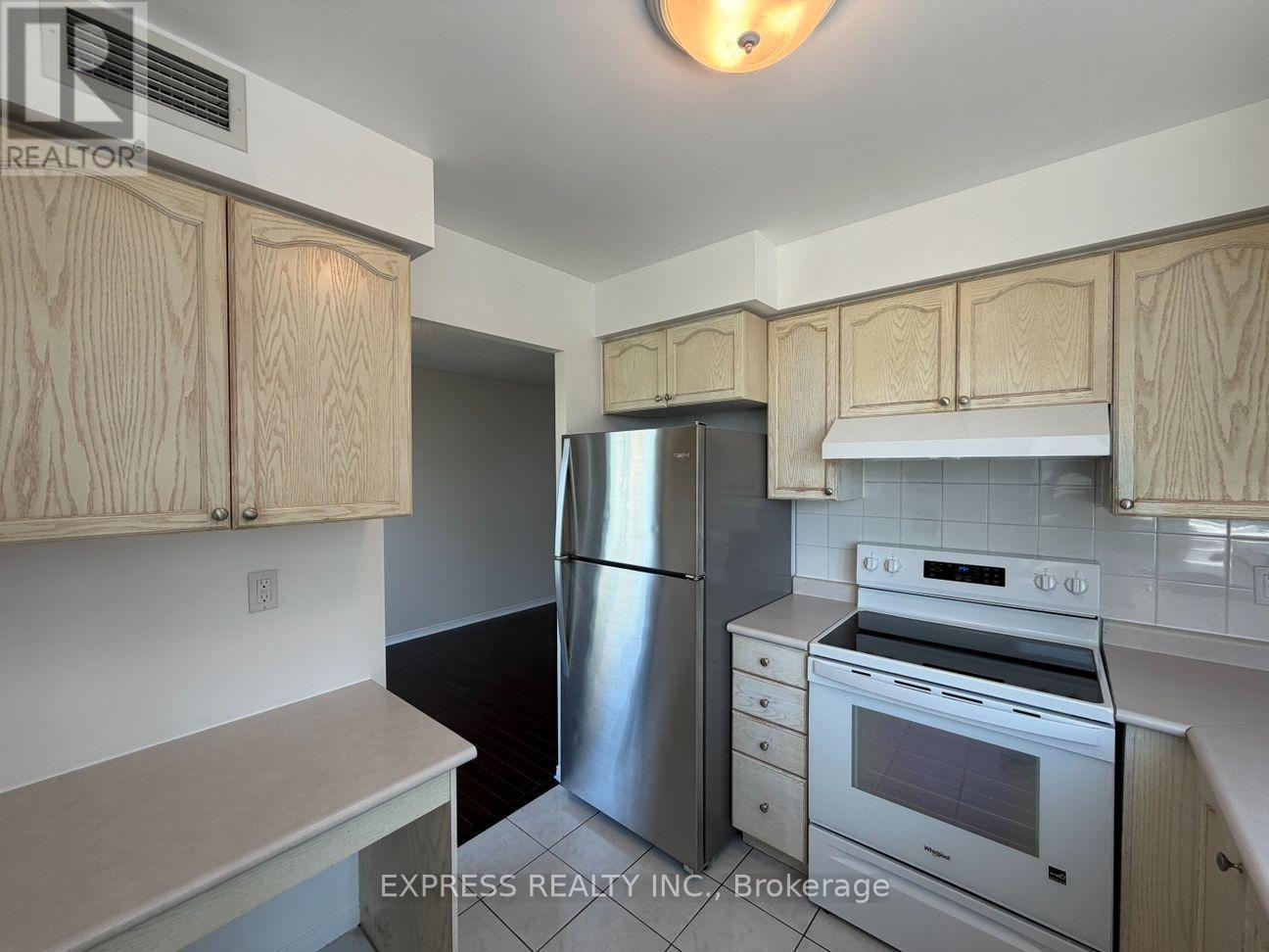 903 - 29 Pemberton Avenue, Toronto, Ontario  M2M 4L5 - Photo 3 - C13588596