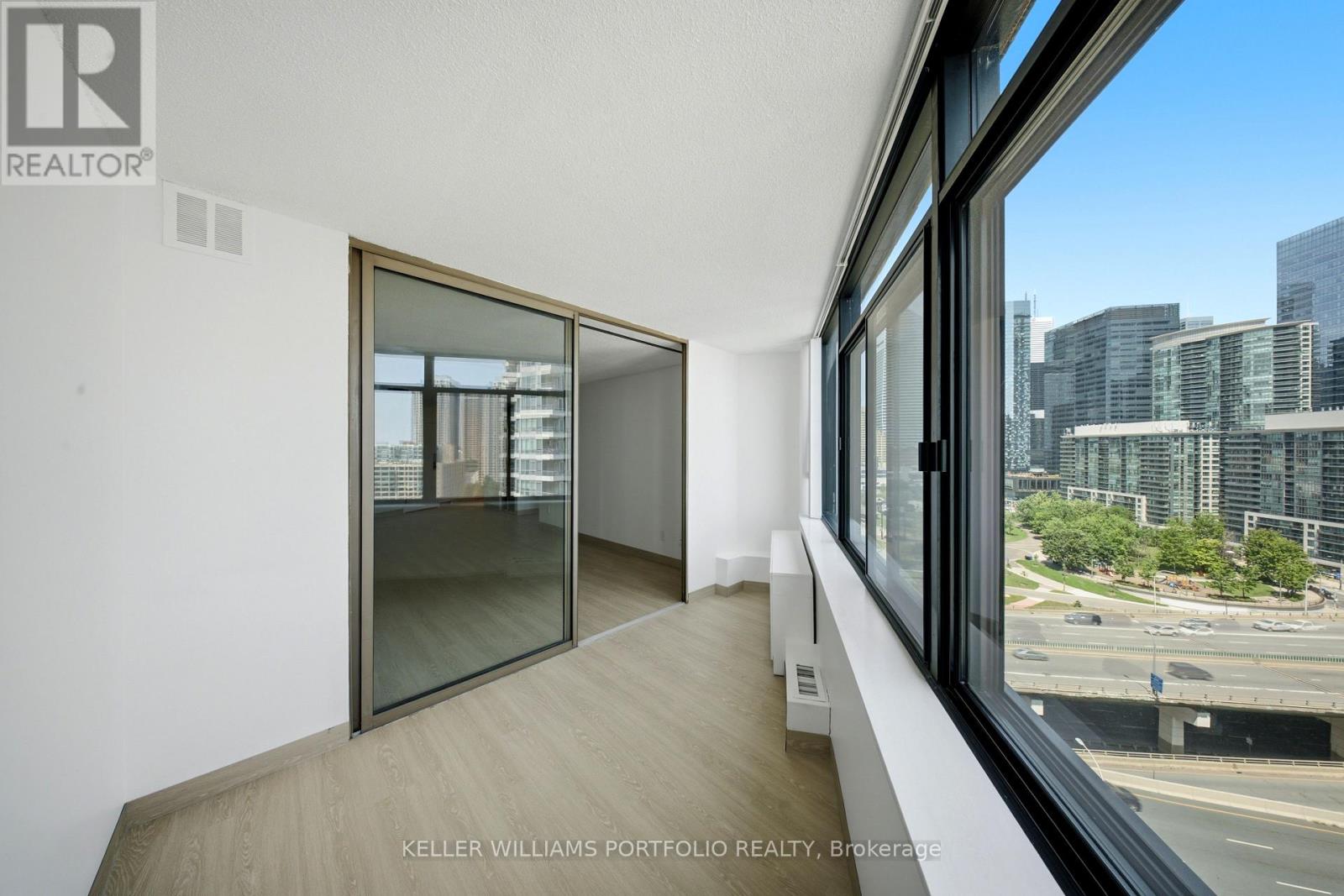 1608 - 250 Queens Quay W, Toronto, Ontario  M5J 2N2 - Photo 8 - C13588686