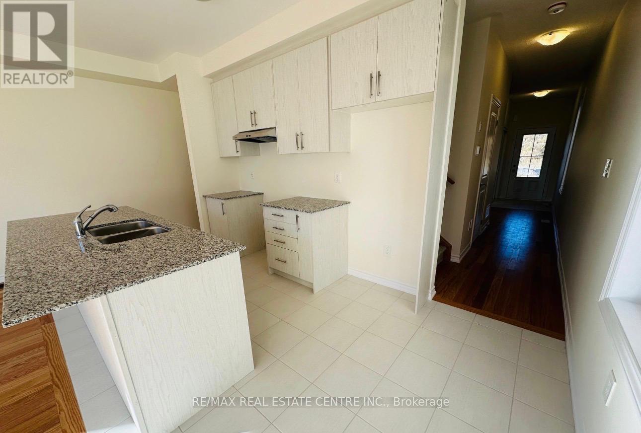 673 Ribstone Court, Oshawa, Ontario  L1K 3G7 - Photo 3 - E13588612