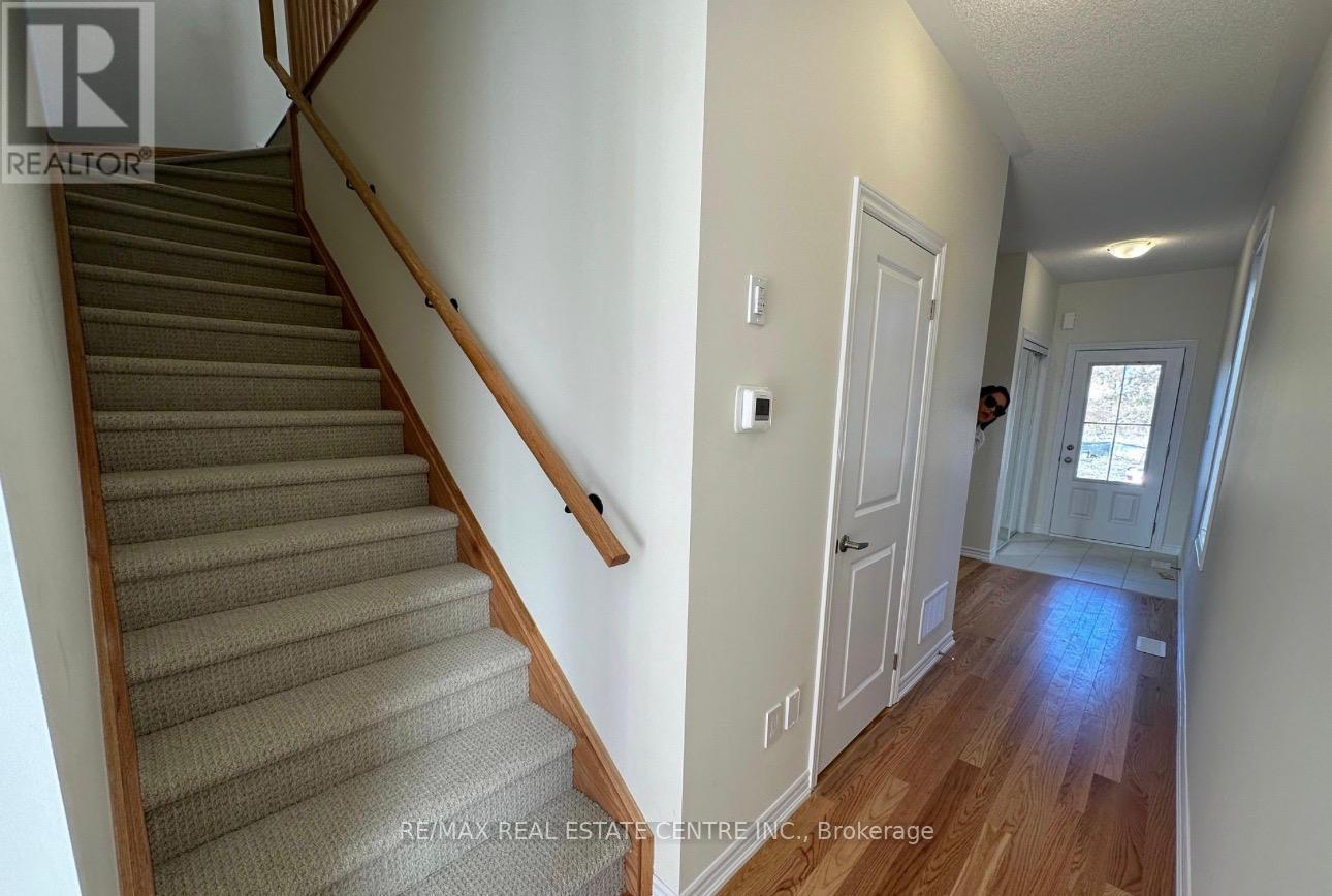 673 Ribstone Court, Oshawa, Ontario  L1K 3G7 - Photo 4 - E13588612