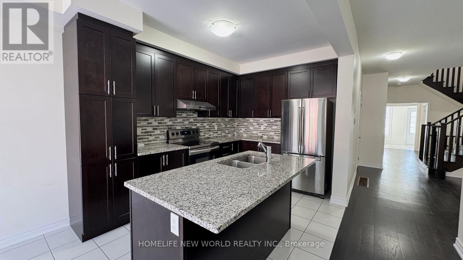 32 Falconridge Terrace, East Gwillimbury, Ontario  L9N 0R2 - Photo 5 - N13588426