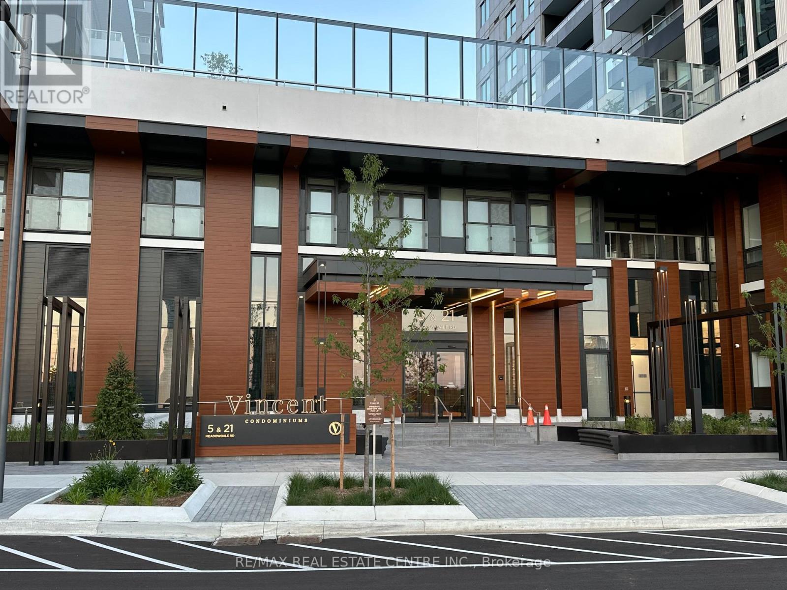 409 - 21 Meadowdale Road, Vaughan (Vaughan Corporate Centre), Ontario  L4K 0H6 - Photo 2 - N13588546